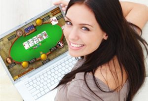 women-playing-online-poker-02